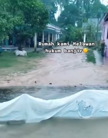 tetap kering meski jalanan tergenang air rumah anti banjir ini jadi sorotan