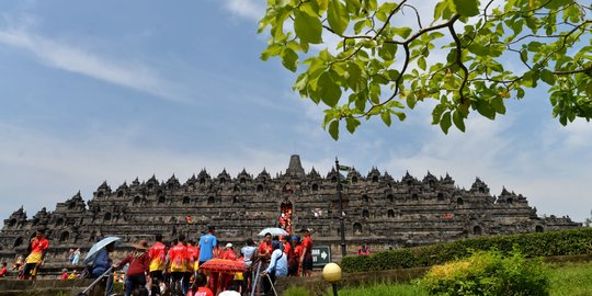 Wisatawan Bisa Naik Bangunan Candi Borobudur, Sandiaga Uno: Masih Dikaji