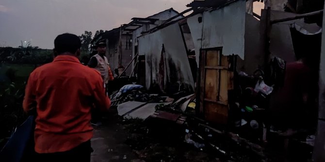 52 Rumah di Bekasi Rusak Diterjang Angin Kencang, Satu Warga Luka Tertimpa Bangunan