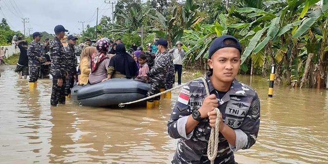 128 Keluarga Di Simeulue Aceh Terdampak Banjir, Puluhan Rumah Terendam ...