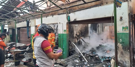 Seratusan Kios di Pasar Ciawi Tasikmalaya Hangus Terbakar