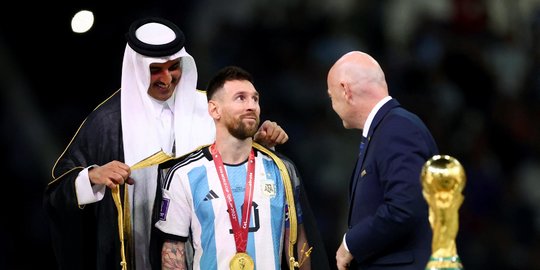 Sejarah 'Bisht' Jubah Arab yang Dipakai Lionel Messi, Hanya Digunakan Orang Tertentu