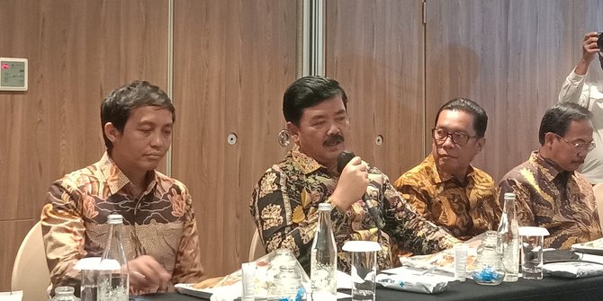 Menteri Hadi Ancam Tindak Personel TNI-Polri 'Nakal' Bekingi Mafia Tanah