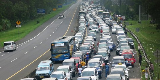 Jalur Puncak Macet Parah Malam Ini