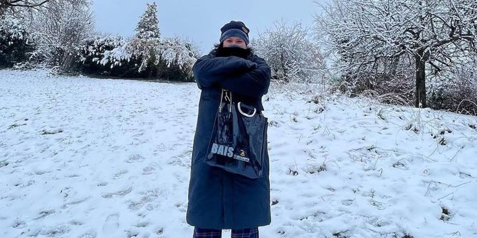 Diajak Liburan ke Jerman, Intip Potret Suwarsih Pengasuh Arsy Pose di Atas Salju