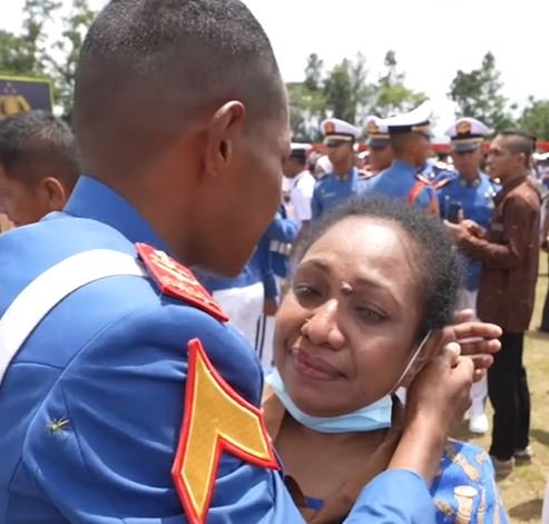 rela lepas beasiswa kuliahtaruna aau ini orang papua satu satunya jadi penerbang