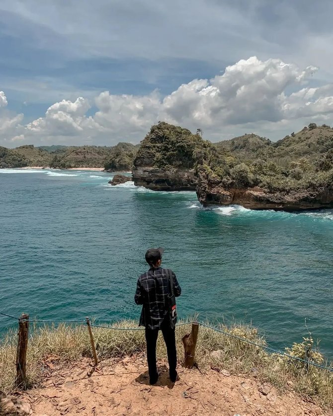 pantai batu bengkung objek wisata di malang