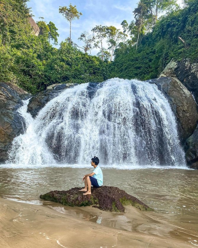 pantai banyu anjlok objek wisata di malang