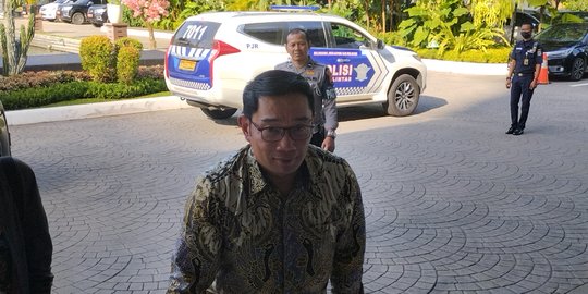 Gubernur Ridwan Kamil Sambangi Heru Budi Di Balai Kota, Gelar Pertemuan ...