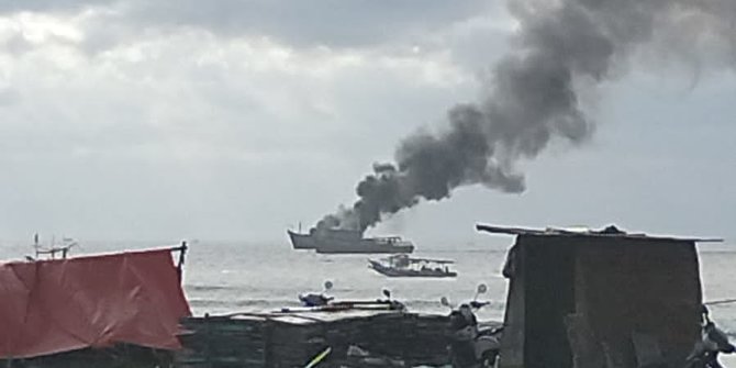 Dua Kapal Ikan Terbakar di Perairan Bali