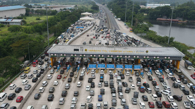 kemacetan di tol cikampek