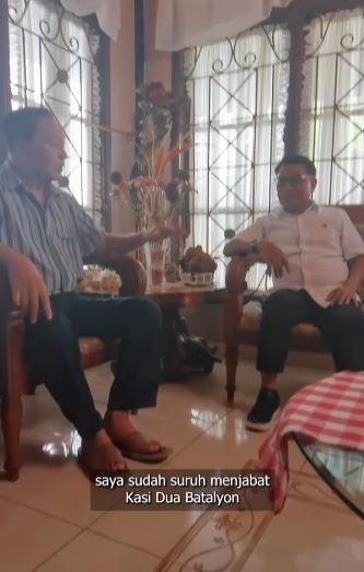 momen moeldoko ke rumah seniornya eks komandan batalyon cium tangan lalu lepas rindu