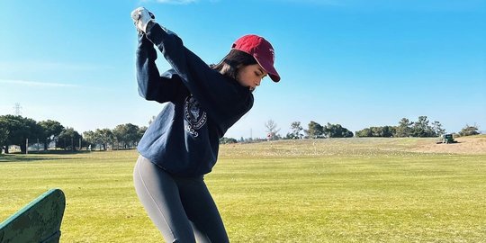 Deretan Foto Maudy Ayunda Main Golf di Amerika Serikat, Panggil Sang Suami 'Coach'