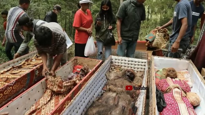 intip ritual 039ma nene039 bikin jantung berdebar jasad diberdirikan lalu diganti baju