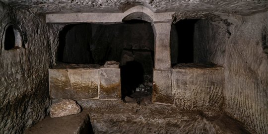 Makam Bidan yang Bantu Kelahiran Yesus Digali, Benda Mengejutkan Ditemukan dalam Gua