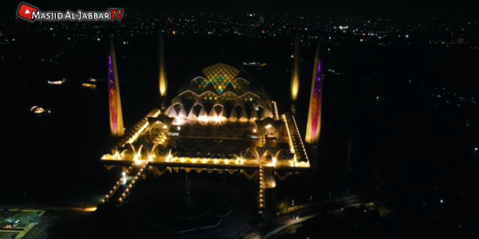 Intip Cantiknya Masjid Al Jabbar saat Malam Hari, Siap Diresmikan 10 Hari ke Depan