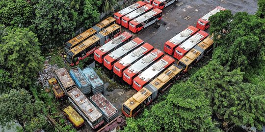 Penampakan Puluhan Bus Transjakarta Terbengkalai di Terminal Pinang Ranti