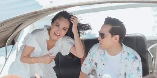 4 Potret Shandy Aulia & Rionaldo Stockhorst 'Cinta 2 Pilihan', Mesra di Atas Yacht