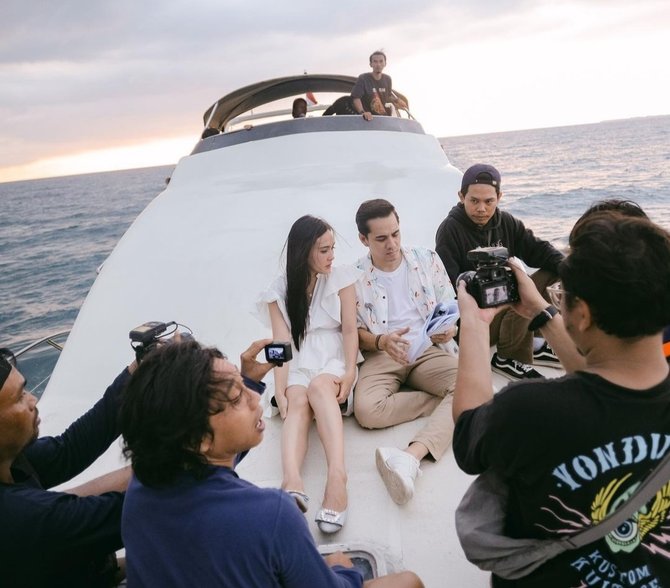 4 potret terbaru shandy aulia amp rionaldo stockhorst 039cinta 2 pilihan039 mesra di atas yacht