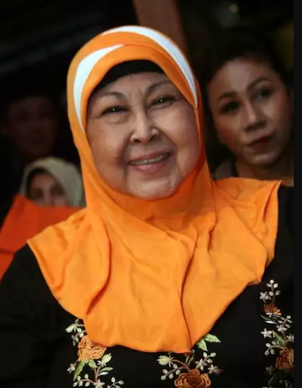 mengenang perjalanan aminah cendrakasih 039mak nyak039 di si doel berkarier sejak 1955