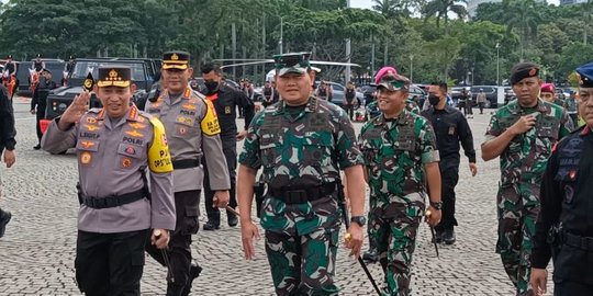 Potret Kekompakan Kapolri Dan Panglima TNI Jadi Inspektur Di Operasi ...