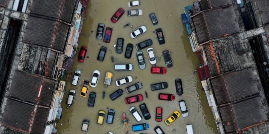 Netizen Malaysia Ramai-Ramai Kecam Menteri yang ke Luar Negeri Saat Banjir Melanda