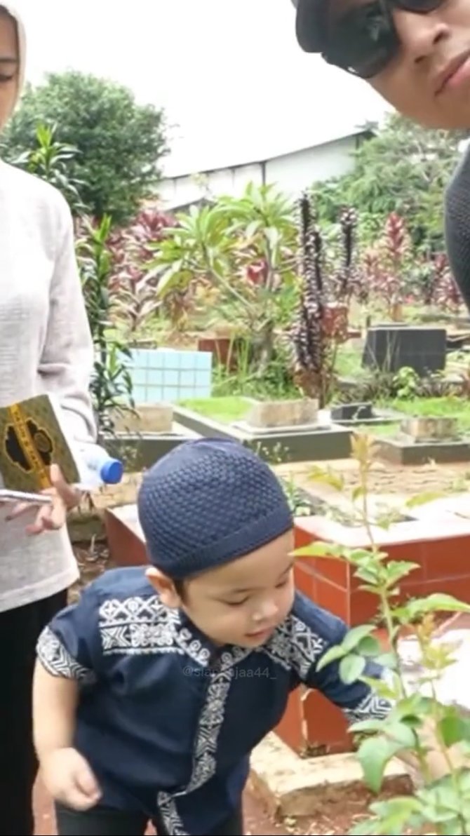 momen gala sky kunjungi makam vanessa di hari ulang tahunnya bikin haru