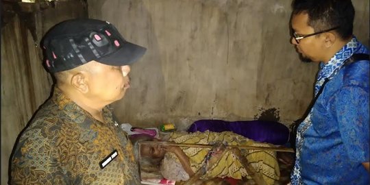 Nestapa Nenek Lumpuh, Puluhan Tahun Seorang Diri Berjuang Hidup di Gudang Rongsokan