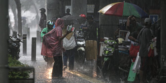Jakarta Diguyur Hujan, Dua Wilayah Banjir Ketinggian 45-70 Sentimeter
