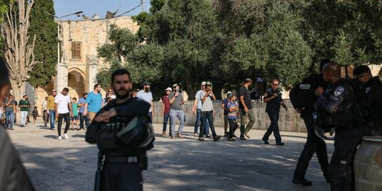 Tentara Israel Halangi Siswa Palestina Hendak ke Sekolah