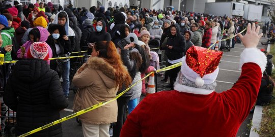 Melihat Momen Berbagi Keberkahan Natal Warga AS