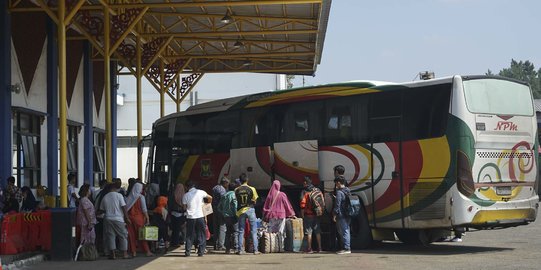 Puncak Mudik Natal di Terminal Jatijajar Depok Terjadi Hari Ini, Tiket Naik 10%