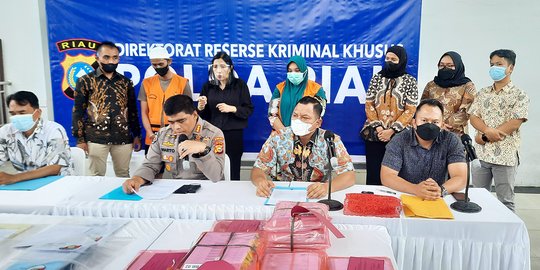 Terlibat Korupsi Pekerjaan Fiktif, Pegawai DPRD Riau Ditahan