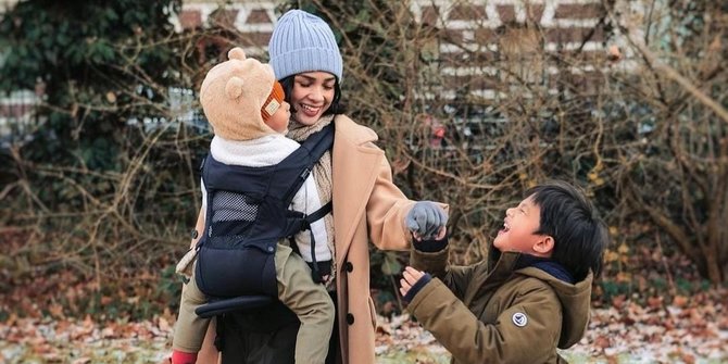 Deretan Potret Liburan Seru Andien Aisyah di Amsterdam, Kawa dan Tabi Super Cute