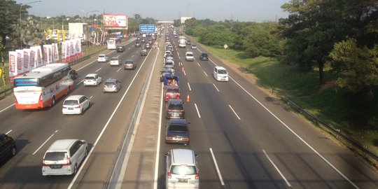 Urai Kemacetan, Tol Jakarta-Cikampek Berlakukan Contraflow dari Km 47-61