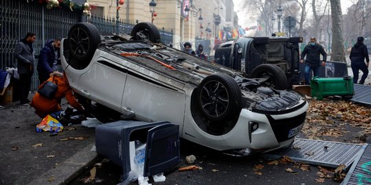 Protes Penembakan, Komunitas Suku Kurdi di Prancis Murka hingga Gulingkan Mobil