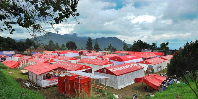 Sebulan Pascagempa, Warga Cianjur Syukuri Perayaan Natal di Tenda Depan Gereja