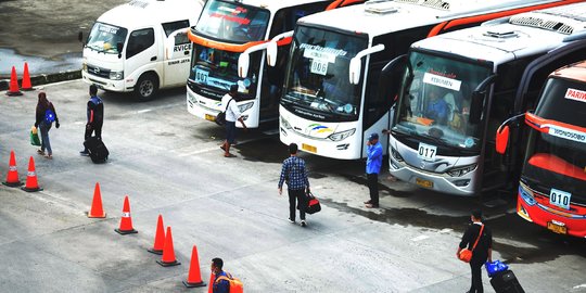 Puluhan Bus di Terminal Pulogebang untuk Libur Natal Tidak Layak Jalan