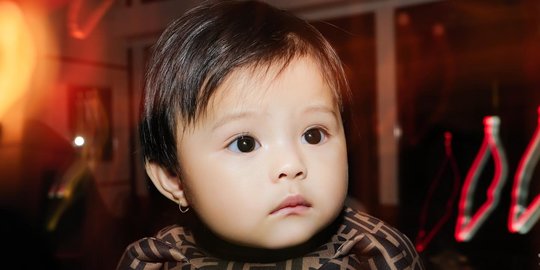 Genap Berusia 10 Bulan, Ini Potret Terbaru Baby Ameena yang Makin Cantik dan Lucu