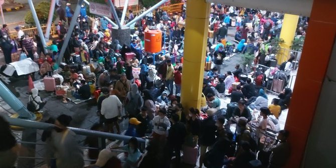 Penampakan Ribuan Penumpang di Pelabuhan Tanjung Priok