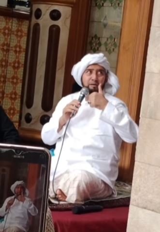 momen anak 039istimewa039 mainkan sorban habib syech assegaf sikap sang ulama disorot