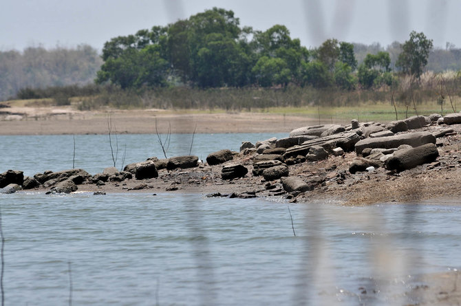 makam lama bermunculan di tengah waduk gajah mungkur