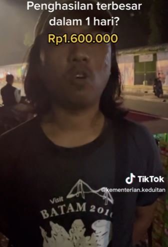 jangan anggap remeh penjual kopi keliling di jakarta ternyata penghasilannya luar biasa