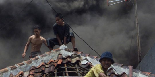 Kebakaran Hebat di Jl Bangka Mampang, 500 Lebih Jiwa Terpaksa Diungsikan