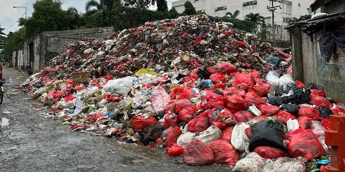 Akhirnya, Sampah di Pasar Kemirimuka Diangkut Usai Satu Tahun Menumpuk
