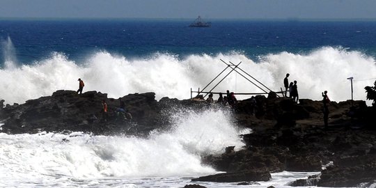 Terpantau Sepi saat Libur Akhir Tahun, Intip Pesona Pantai Selatan Sukabumi