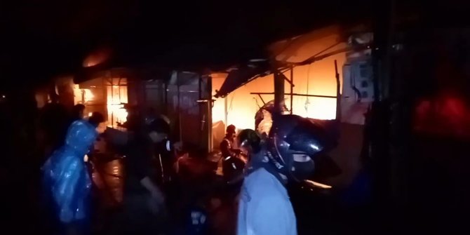 Pasar Sentral Makassar Terbakar, 931 Kios Hangus Dilalap Api