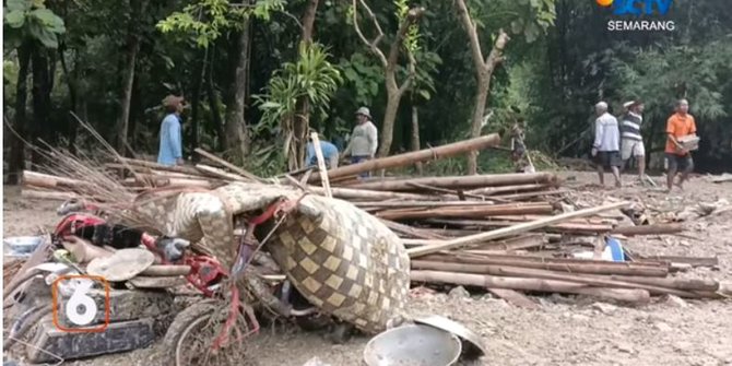 Banjir Bandang Hanyutkan Sejumlah Rumah di Grobogan, Warga Terselamatkan Pohon Jeruk