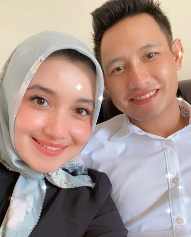 main di sinetron panggilan intip potret romantis lian firman bareng istri