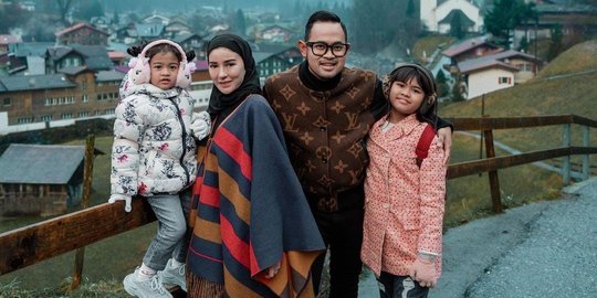 Intip Keseruan Keluarga Crazy Rich Malang Liburan di Swiss